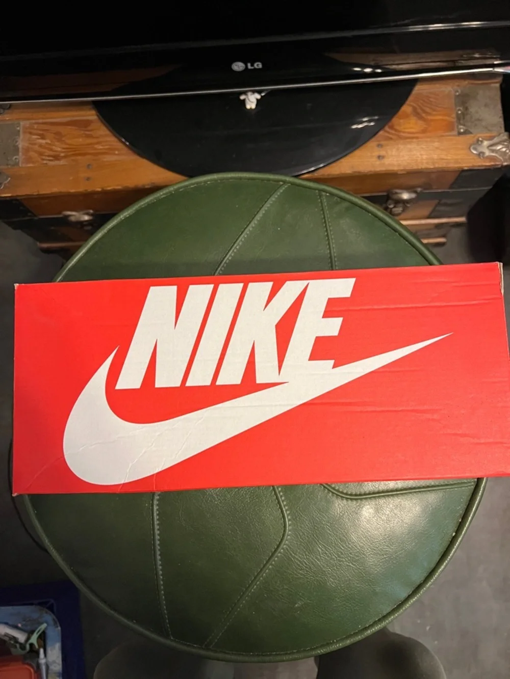 NIKE SB VICTORI ONE SLIDES LUCKY GREEN/WHITE SIZE 10